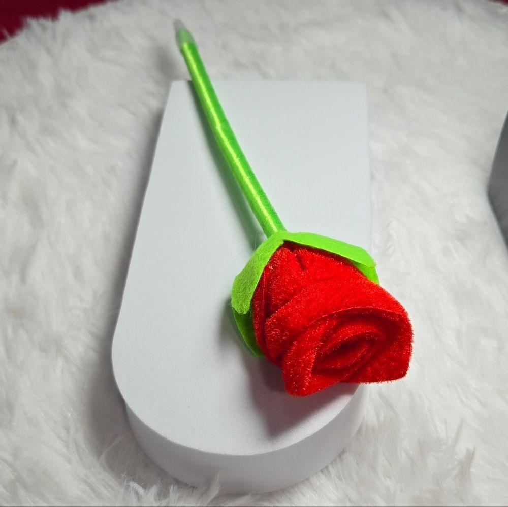 Plush Red Rose Flower Ballpoint Pen 🌹 Cute Desk Decor & Gift